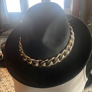 Kendall & Kylie Black Hat with Gold Chain